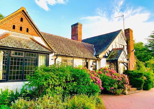 The Stanwick Hotel Bagian luar foto