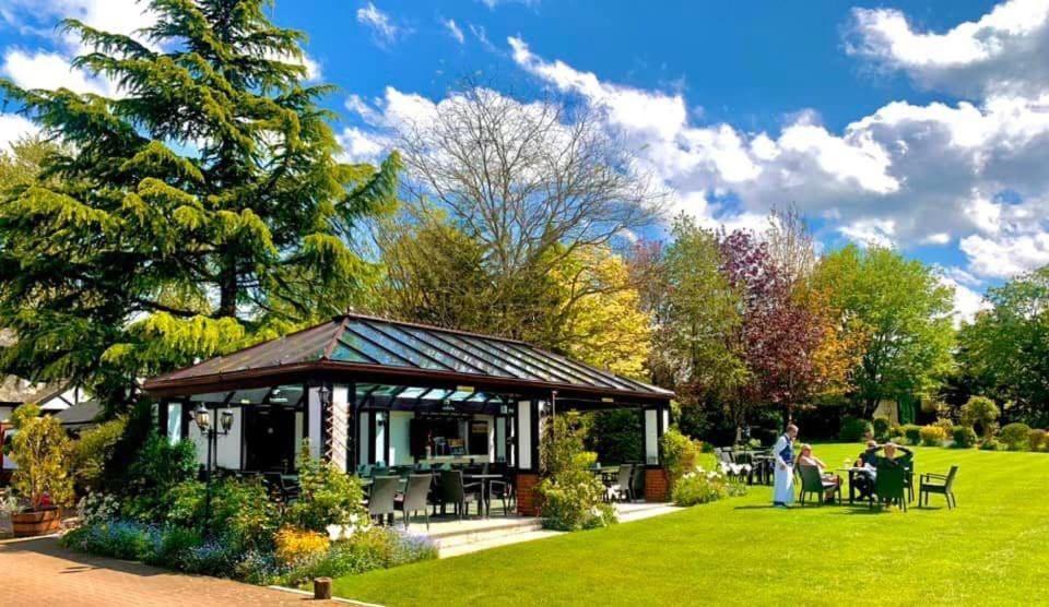 The Stanwick Hotel Bagian luar foto